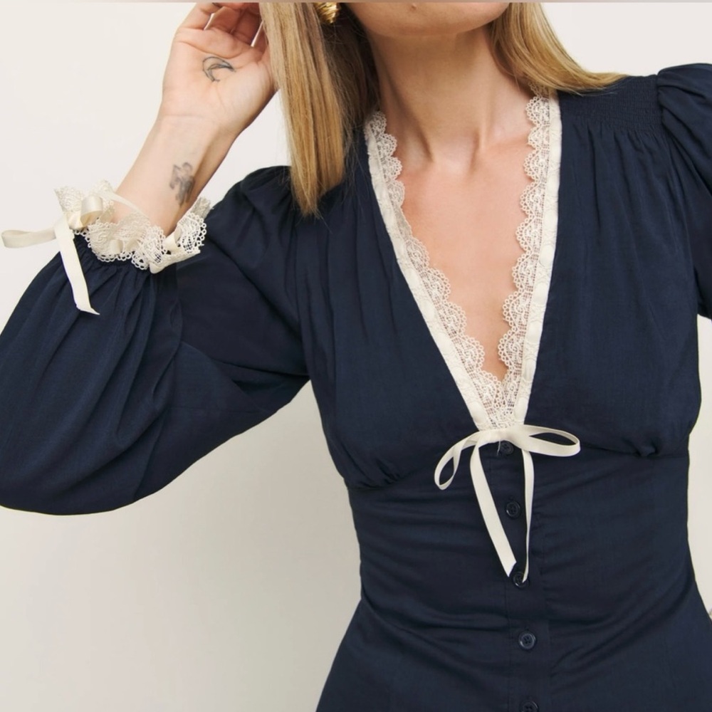 Navy Darcie Top size 4 Reformation New Bodice